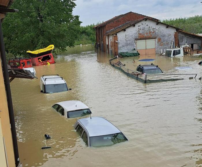 Un minuto di silenzio per le vittime dell'alluvione dell’Emilia-Romagna